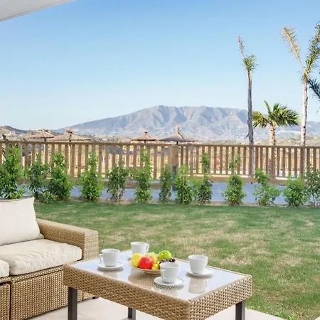 Luxury - Beautiful Sea & Mountain View Casa Banderas 公寓